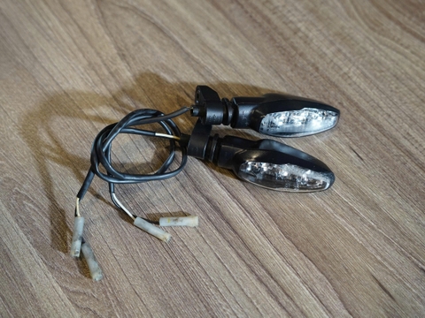 Cặp xi nhan Triumph Triple 765 - 491