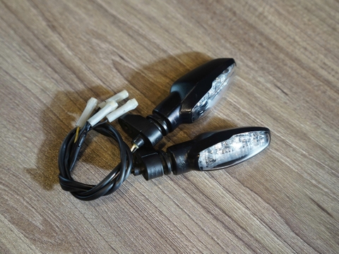 Cặp xi nhan Triumph Triple 765 - 492