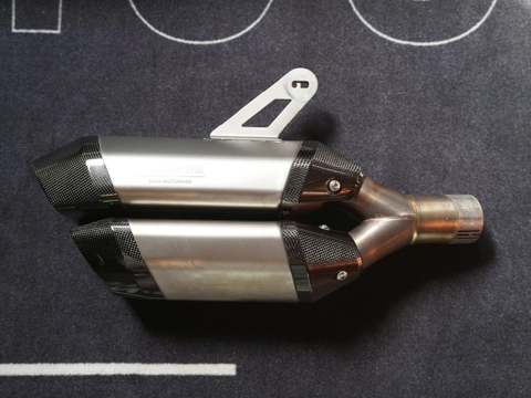 Pô Akrapovic Slip On Double màu bạc cho BMW R1300 GS/GSA - 499 KG
