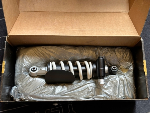 Phuộc sau zin BMW R Ninet - 547 KG