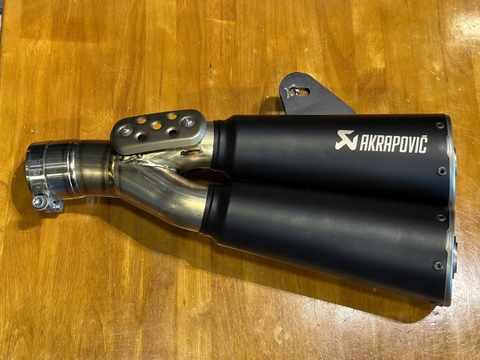 Pô Akrapovic 2 nòng đen BMW R12 - 585