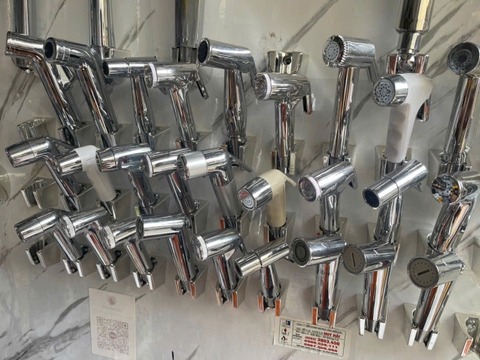 Vòi xịt toilet 5