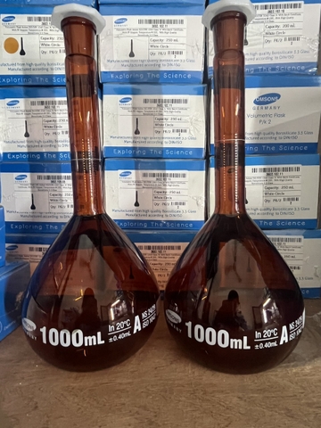 Bình định mức nâu 1000ml, Class A, nút nhựa, Hãng OMSONS GERMANY