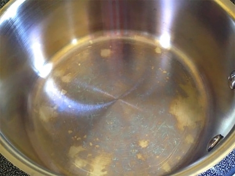 CHẢO INOX 316 BỊ Ố VÀNG KHI NẤU – NGUYÊN NHÂN VÀ CÁCH KHẮC PHỤC HIỆU QUẢ NHẤT