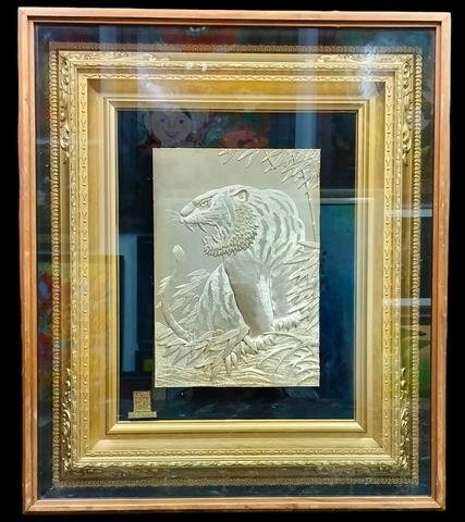 Tranh hổ nanh kiếm mạ vàng uy phong