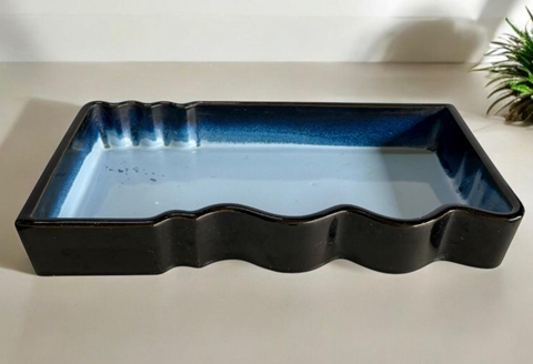 Ikebana xanh đen dáng lạ