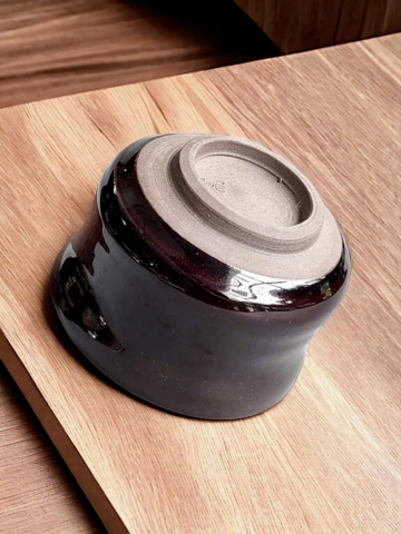 Chawan nâu sẫm đế be