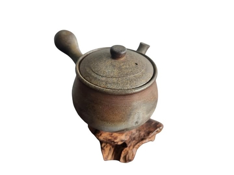 Ấm Bizen lọc gốm tổ ong_triện nghệ nhân