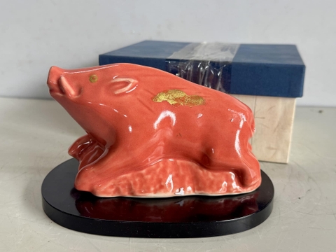 heo đỏ đốm vàng