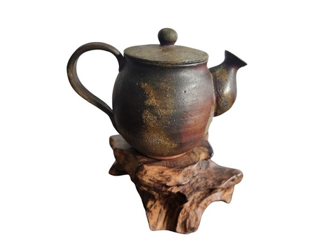 Ấm Bizen triện nghệ nhân