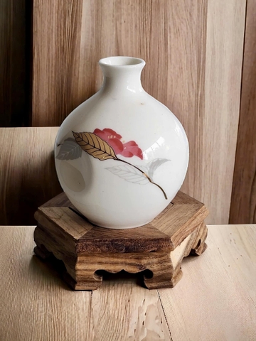 Bình hút lộc cành hoa đỏ