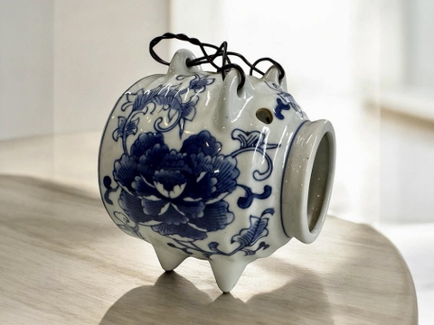 Đèn nến sứ men lam vẽ hoa mẫu đơn