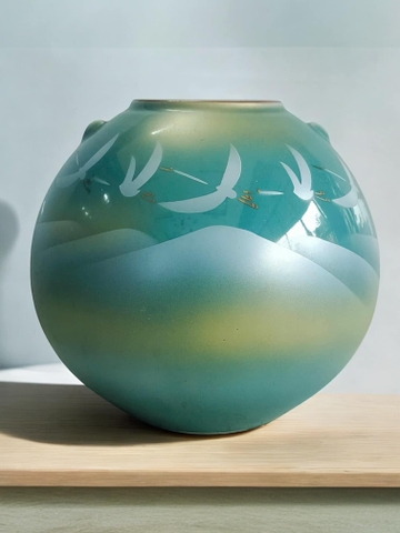 Bình vẽ hạc bay trên núi