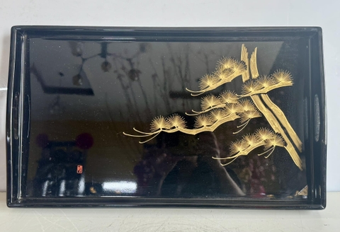 Khay mika sơn mài cành tùng