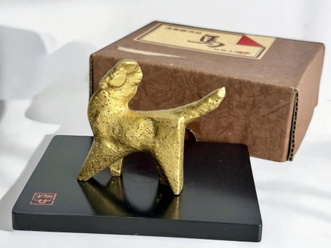 Tác phẩm ngựa đúc nguyên khối của nhà điêu khắc Nitten