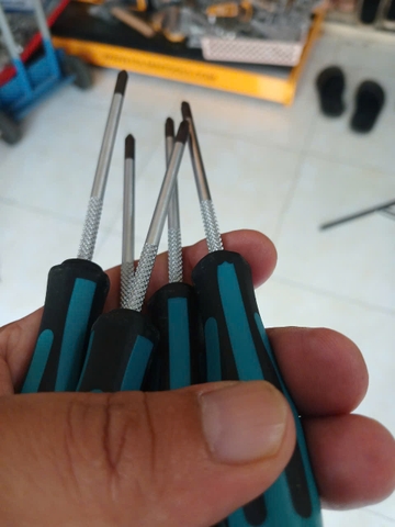 Tô vít 4 cạnh VESSEL No.910+0x75