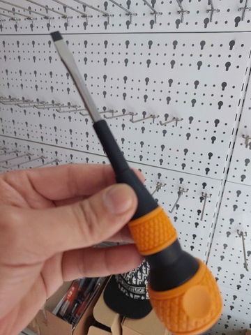 Tô vít 2 cạnh cán tròn Vessel No.220-6x100