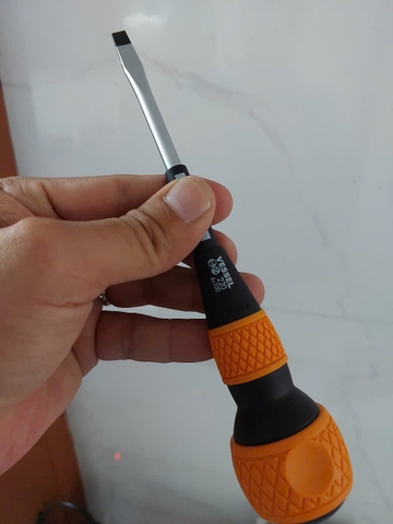 Tô vít 2 cạnh cán tròn Vessel No.220-6x100