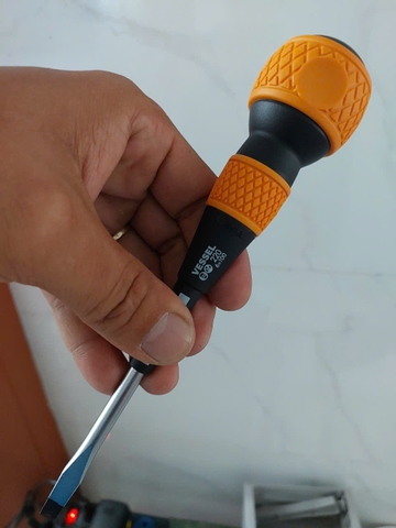 Tô vít 2 cạnh cán tròn Vessel No.220-6x100