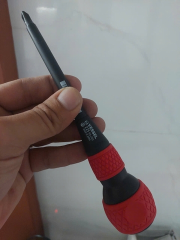 Tô vít cách điện cán tròn Vessel No.225+2x100