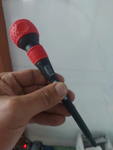 Tô vít cách điện cán tròn Vessel No.225+2x100