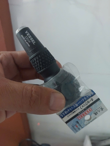 Chuôi tô vít  cán tròn VESSEL 220W