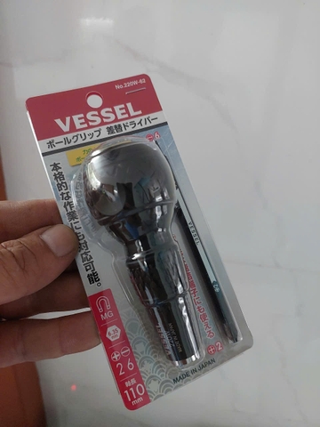 Bộ tô vít cán tròn kèm mũi vít đổi đầu VESSEL 220W-62
