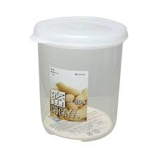 Hộp nhựa Inomata dáng cao tròn 570ml