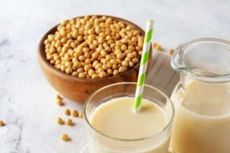 Sữa đậu nành được ví như 'thần dược tăng vòng một' nhưng chớ lạm dụng kẻo hại sức khỏe