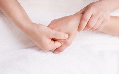 MỘT SỐ CÁCH MASSAGE BẤM HUYỆT BÀN TAY GIÚP CHỮA BỆNH