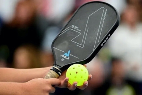 Sau tiếng ‘rắc’, người đàn ông không thể chơi lại pickleball