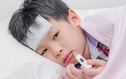 Hướng dẫn ba mẹ cách phòng bệnh mùa nắng nóng cho trẻ