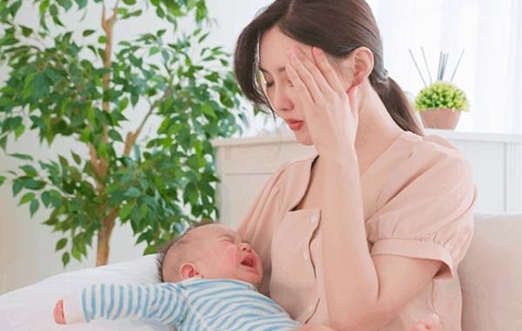 Sữa mẹ bị nóng phải làm sao? Hướng dẫn mẹ bỉm xử lý hiệu quả