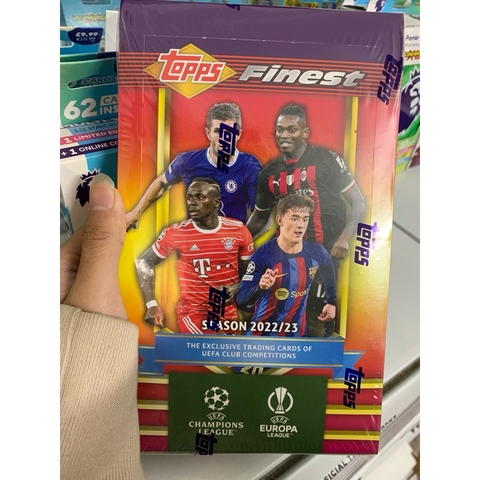 Hộp thẻ bóng đá Topps Finest Flashbacks UCC 2022/23