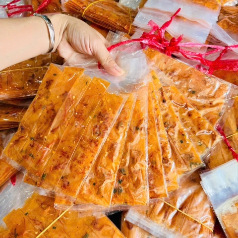 Set 10 Gói Bánh Tráng Tôm Dẻo Cuộn Khô Bò Sợi Hành Phi Siêu Cuốn