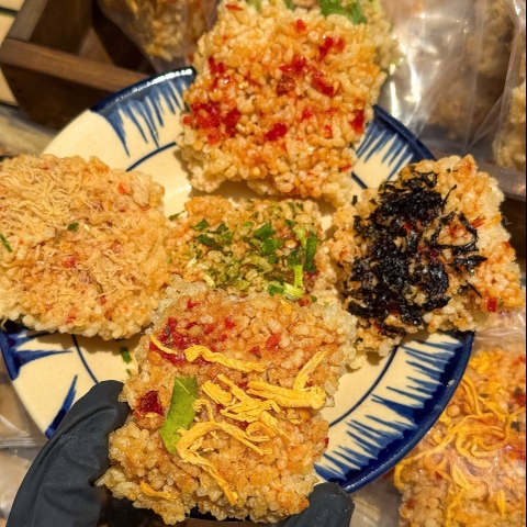 Cơm Cháy Viên Mini Mix Đủ Vị Siêu Ngon (50-54 Cái) - Ăn Vặt Api Food