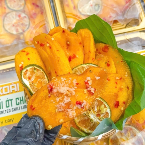 Xoài Lắc Muối Ớt Chanh Cay Mặn Ngọt, Chua Chua, Giòn Giòn Siêu Ngon 400gr