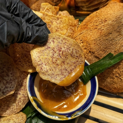 Khoai Môn Lát Sấy Trứng Muối, Giòn Tan, Béo Bùi, Đậm Đà Khó Cưỡng 200gr