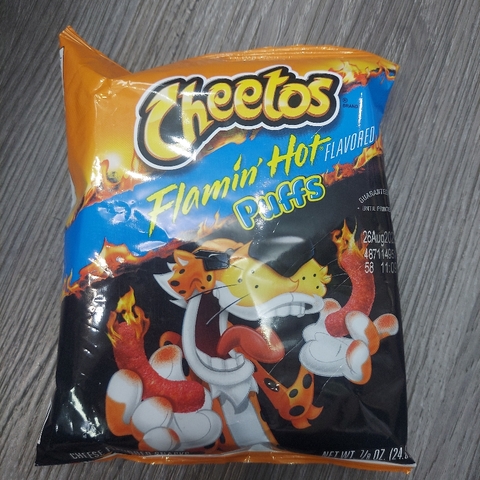 Cheetos Puffs Flamin' Hot (Vị Cay Nồng) - 24,8g