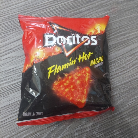 Snack Doritos Flamin' Hot Nacho ( Vị Phô Mai Cay Nồng) 28.3g
