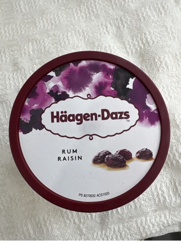 Kem Haagen Dazs rum nho khô 473ml Bỉ