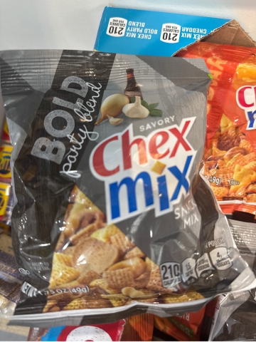 Bánh ăn vặt Chex Mix Đen 49g Mỹ