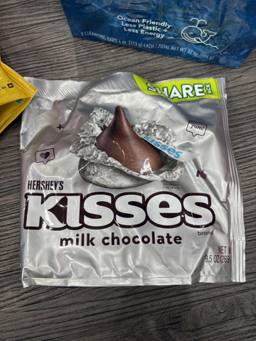 Kẹo Socola Sữa Hershey’s Kisses Milk Chocolate Share Pack 269g Mỹ – Kẹo Chocolate Viên Gói Bạc