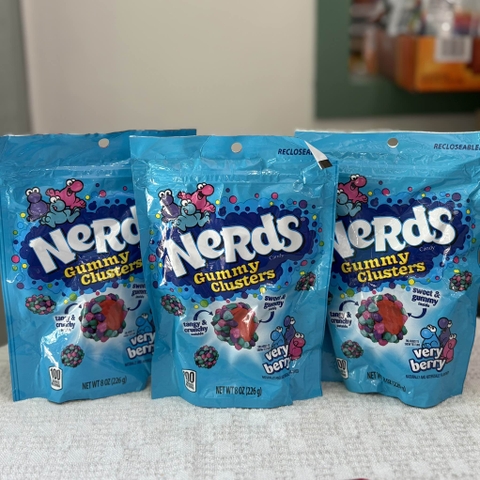 Kẹo Nerds Gummy Clusters Very Berry (226g)