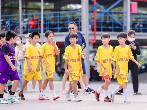 Kinh nghiệm làm huấn luyện viên bóng đá của tiên cá Tiun