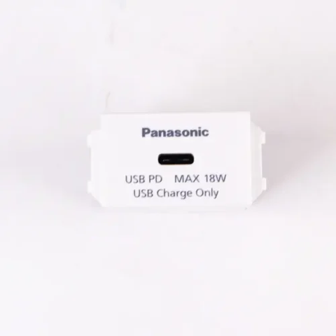 Ổ cắm sạc USB Type C 18W WEF412417W-VN ( CÓ VAT )