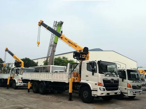 Xe tải gắn cẩu 8 tấn - Hino FM8JW7A gắn Soosan SCS746L
