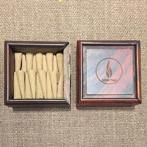  Trầm nụ hộp gỗ hàng C+ (30 nụ)