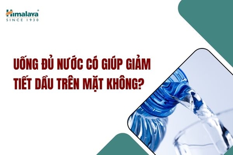 Uống đủ nước có giúp giảm tiết dầu trên mặt không?