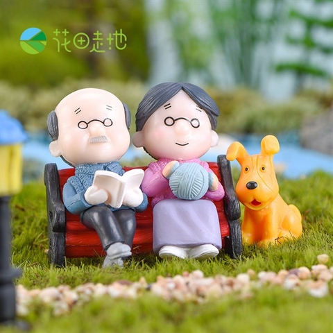 Trang trí ông bà ngồi ghế đan len
